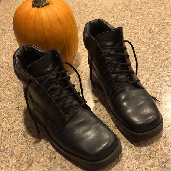 L.L. Bean Shoes - L.L. Bean Black Leather Boots Made in Canada Women’s 8 M